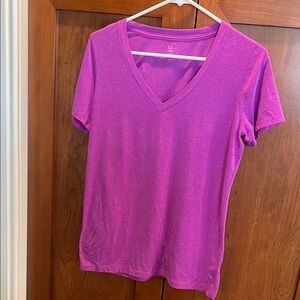 GAP Fit Purple V-Neck Short Sleeve Tee Medium